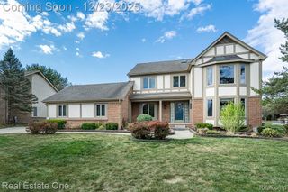 1574 Devonshire Drive, Troy, MI 48098