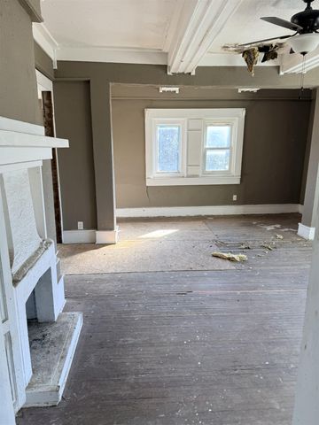 122 E 13th St N, Wichita, KS 67214