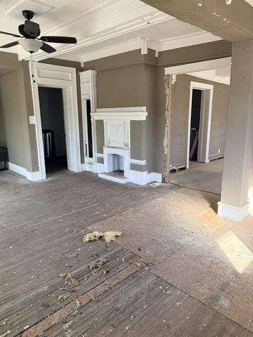 122 E 13th St N, Wichita, KS 67214