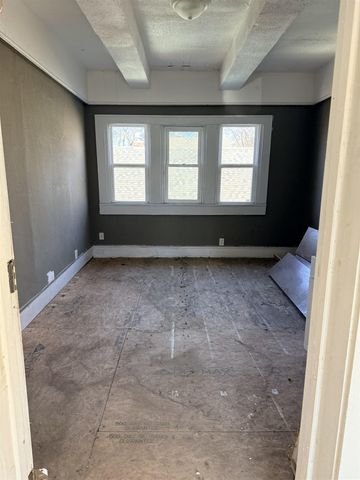 122 E 13th St N, Wichita, KS 67214