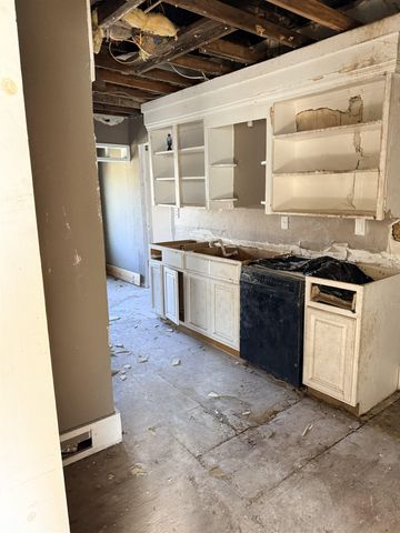 122 E 13th St N, Wichita, KS 67214