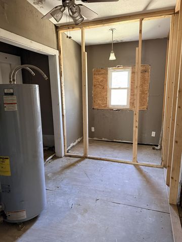 122 E 13th St N, Wichita, KS 67214