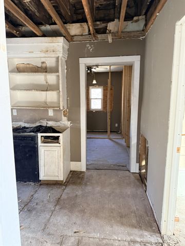 122 E 13th St N, Wichita, KS 67214