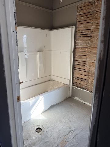 122 E 13th St N, Wichita, KS 67214