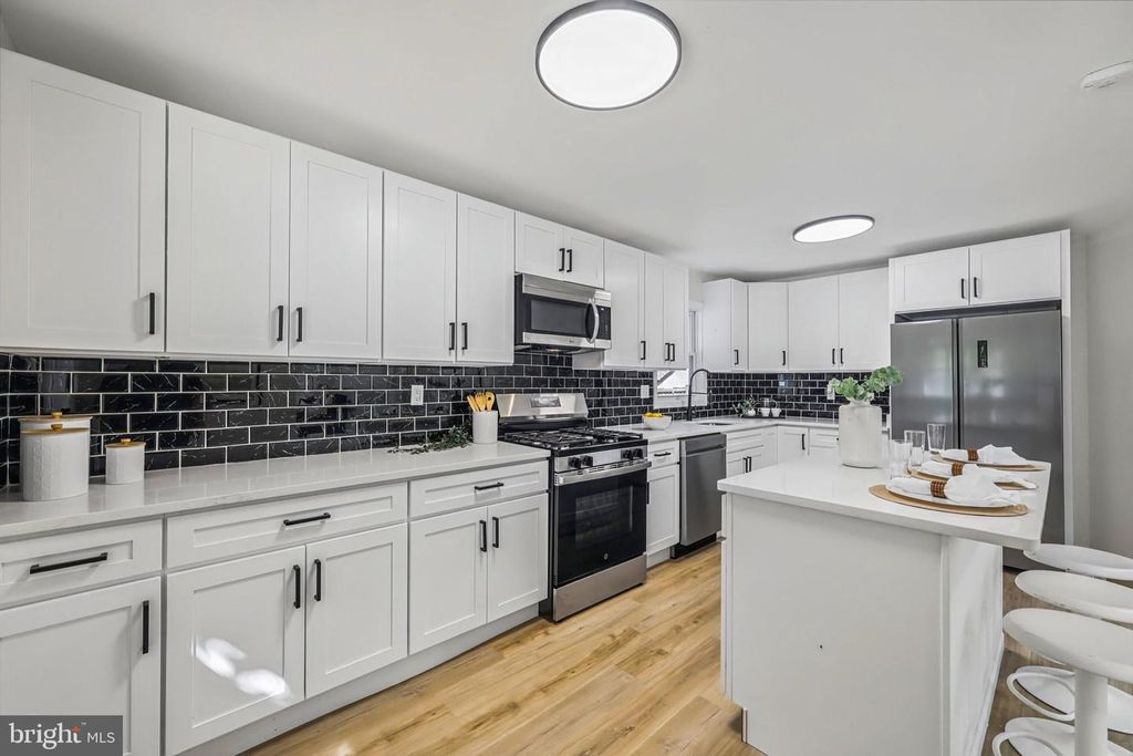 15 PENNY LN, Pasadena, MD 21122