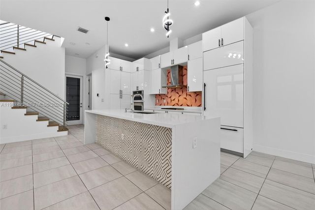 8237 NW 43rd St, Doral, FL 33166