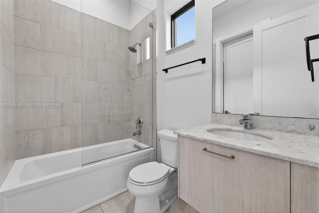 8237 NW 43rd St, Doral, FL 33166