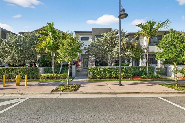 8237 NW 43rd St, Doral, FL 33166