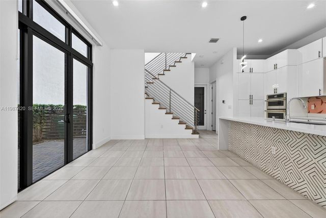 8237 NW 43rd St, Doral, FL 33166