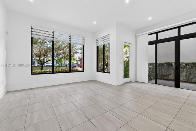 8237 NW 43rd St, Doral, FL 33166