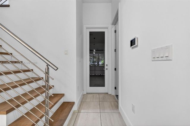 8237 NW 43rd St, Doral, FL 33166