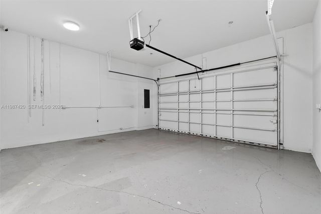 8237 NW 43rd St, Doral, FL 33166