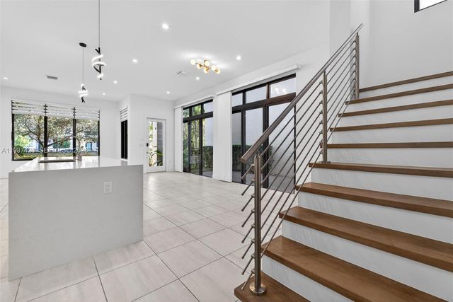 8237 NW 43rd St, Doral, FL 33166