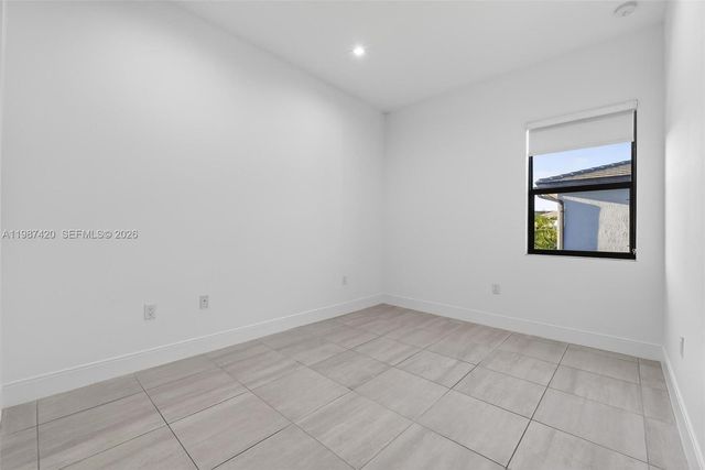 8237 NW 43rd St, Doral, FL 33166