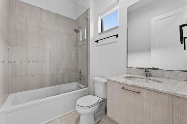 8237 NW 43rd St, Doral, FL 33166