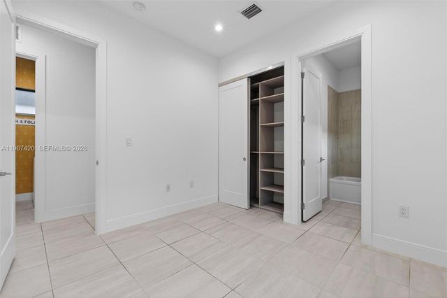 8237 NW 43rd St, Doral, FL 33166