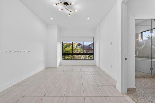 8237 NW 43rd St, Doral, FL 33166