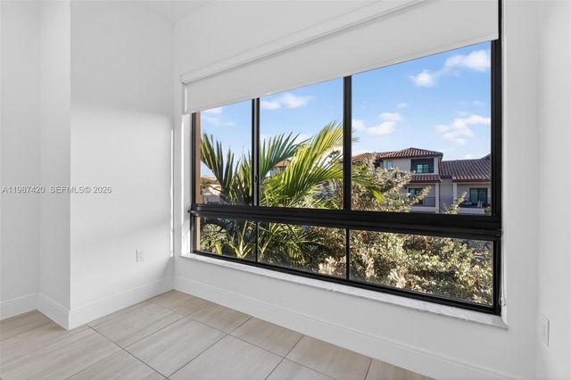 8237 NW 43rd St, Doral, FL 33166