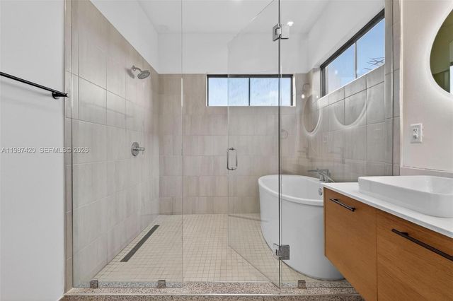 8237 NW 43rd St, Doral, FL 33166