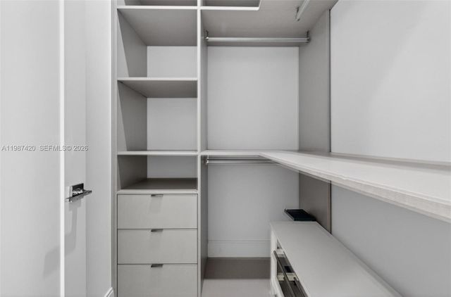 8237 NW 43rd St, Doral, FL 33166