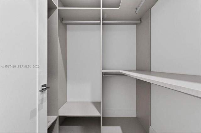 8237 NW 43rd St, Doral, FL 33166