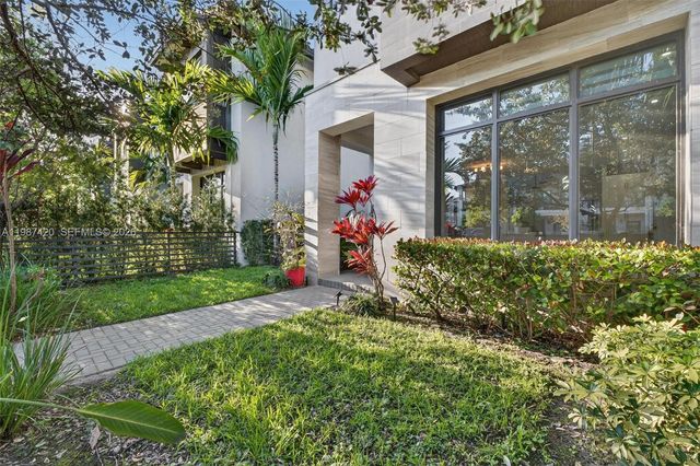 8237 NW 43rd St, Doral, FL 33166