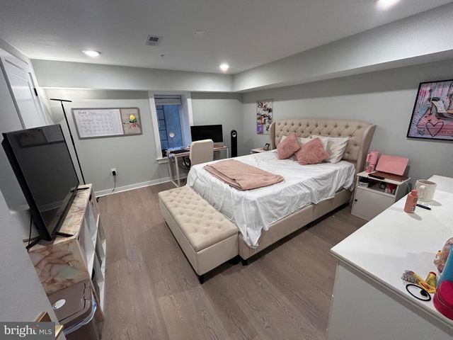 5830 HENRY, Philadelphia, PA 19128