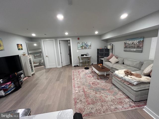 5830 HENRY, Philadelphia, PA 19128