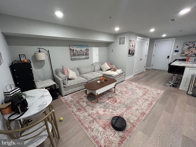 5830 HENRY, Philadelphia, PA 19128