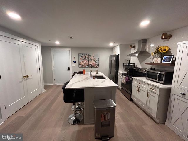 5830 HENRY, Philadelphia, PA 19128