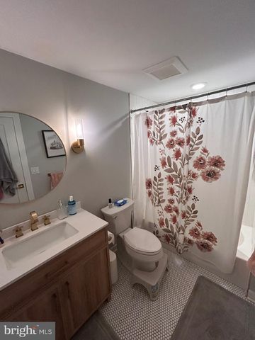 5830 HENRY, Philadelphia, PA 19128