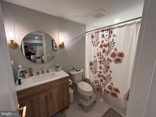 5830 HENRY, Philadelphia, PA 19128