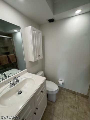 37 High Point CIR E 305, Naples, FL 34103