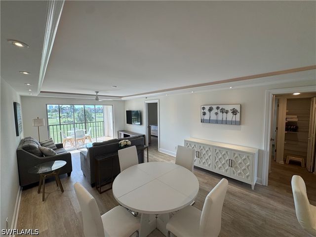 37 High Point CIR E 305, Naples, FL 34103