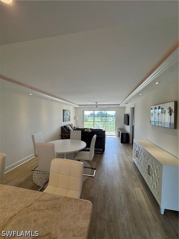37 High Point CIR E 305, Naples, FL 34103