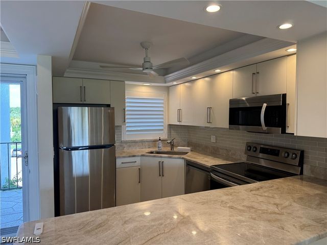 37 High Point CIR E 305, Naples, FL 34103