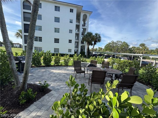37 High Point CIR E 305, Naples, FL 34103