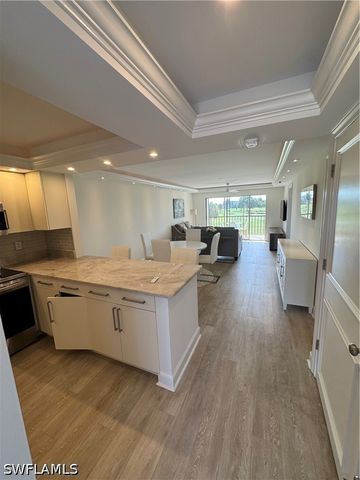 37 High Point CIR E 305, Naples, FL 34103