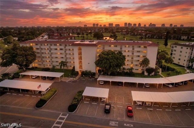 37 High Point CIR E 305, Naples, FL 34103