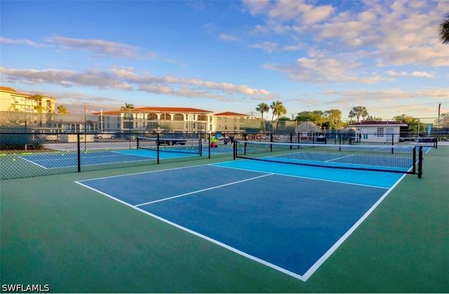 37 High Point CIR E 305, Naples, FL 34103
