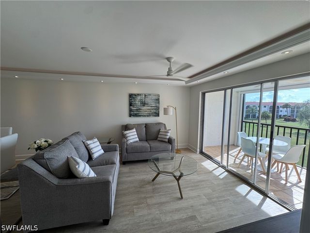 37 High Point CIR E 305, Naples, FL 34103