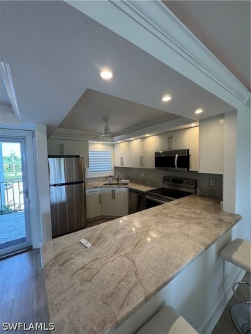 37 High Point CIR E 305, Naples, FL 34103