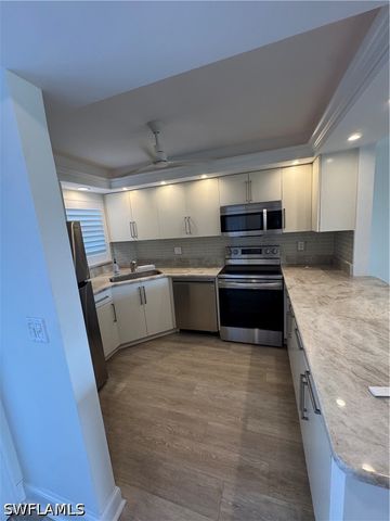37 High Point CIR E 305, Naples, FL 34103