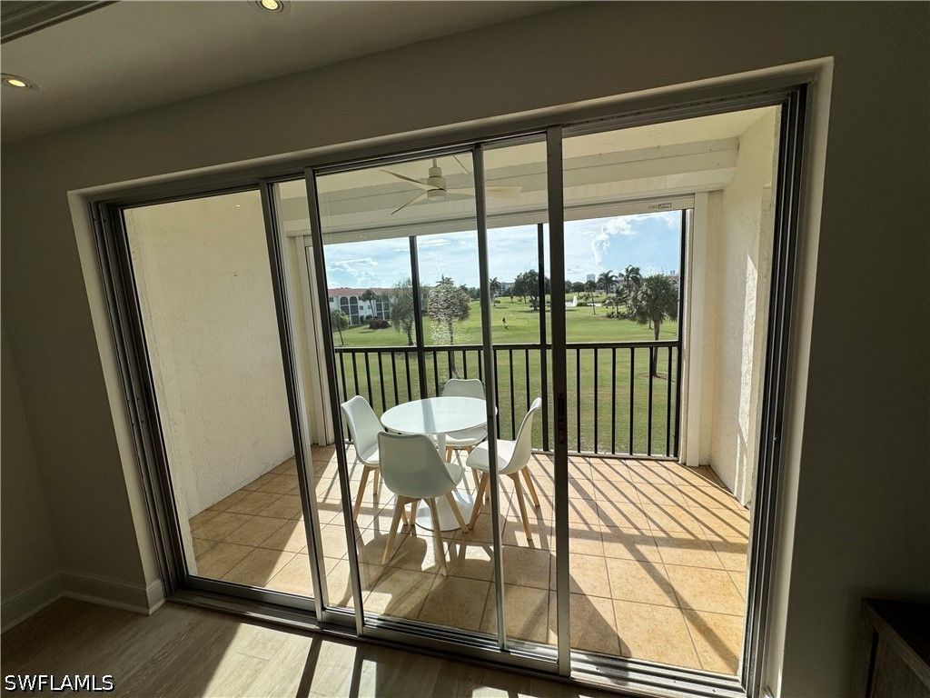 37 High Point CIR E 305, Naples, FL 34103