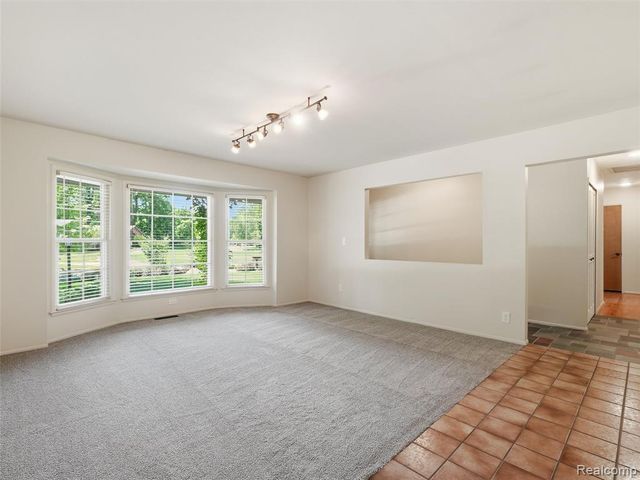 31526 Sunset Drive, Beverly Hills, MI 48025