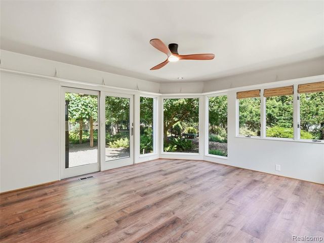 31526 Sunset Drive, Beverly Hills, MI 48025