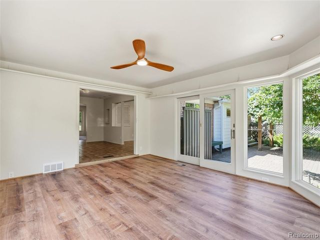 31526 Sunset Drive, Beverly Hills, MI 48025