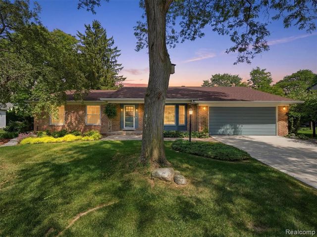 31526 Sunset Drive, Beverly Hills, MI 48025