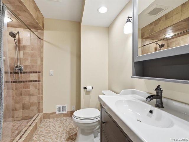 31526 Sunset Drive, Beverly Hills, MI 48025