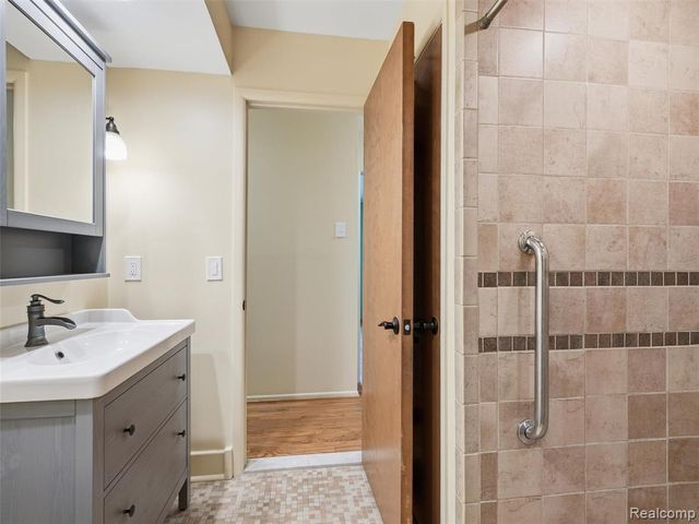31526 Sunset Drive, Beverly Hills, MI 48025